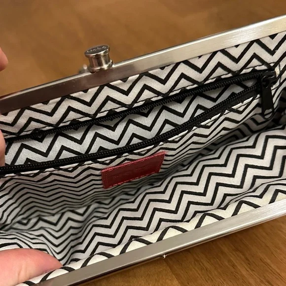 HOBO The Original Textured Floral Leather Clip Frame Wallet - Picture 7 of 8